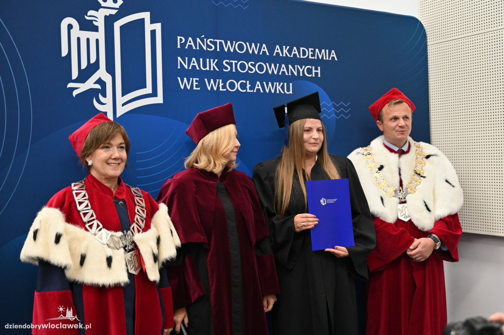 Uroczyste wręczenie dyplomów w PANS: godz. 17