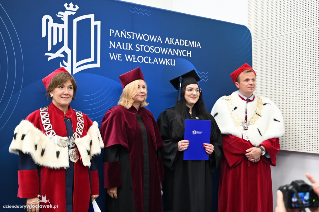 Uroczyste wręczenie dyplomów w PANS: godz. 17