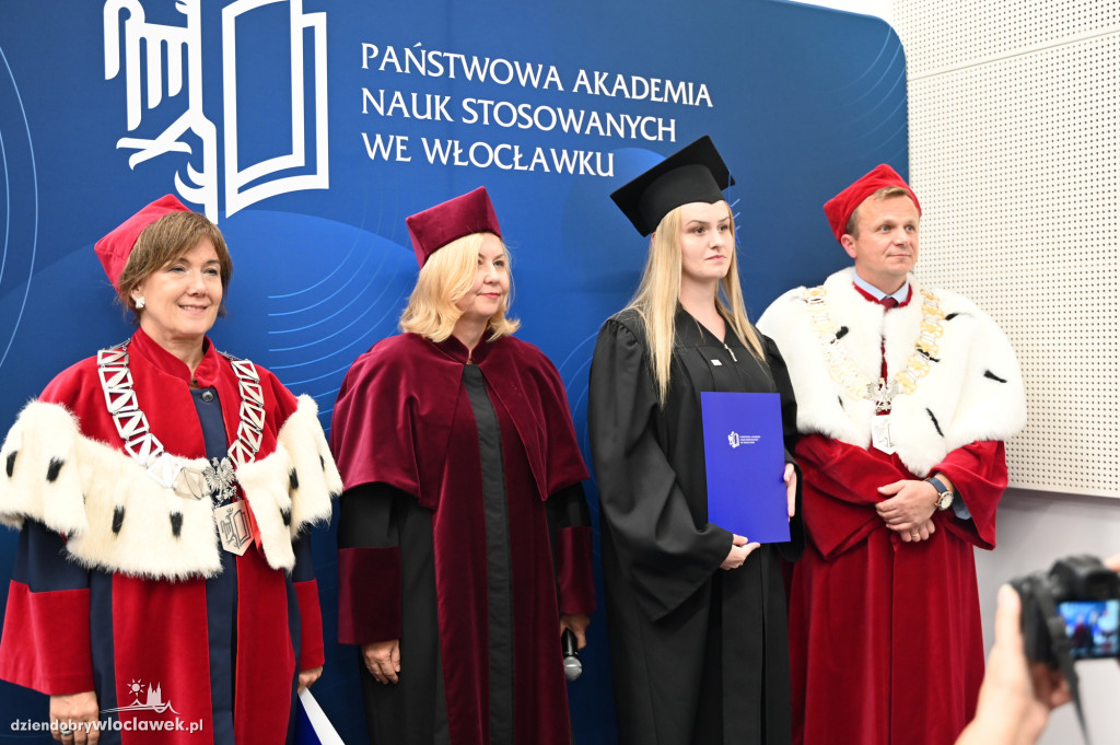 Uroczyste wręczenie dyplomów w PANS: godz. 17