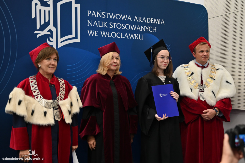 Uroczyste wręczenie dyplomów w PANS: godz. 17