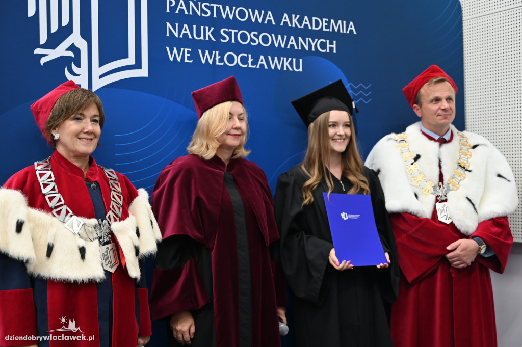 Uroczyste wręczenie dyplomów w PANS: godz. 17