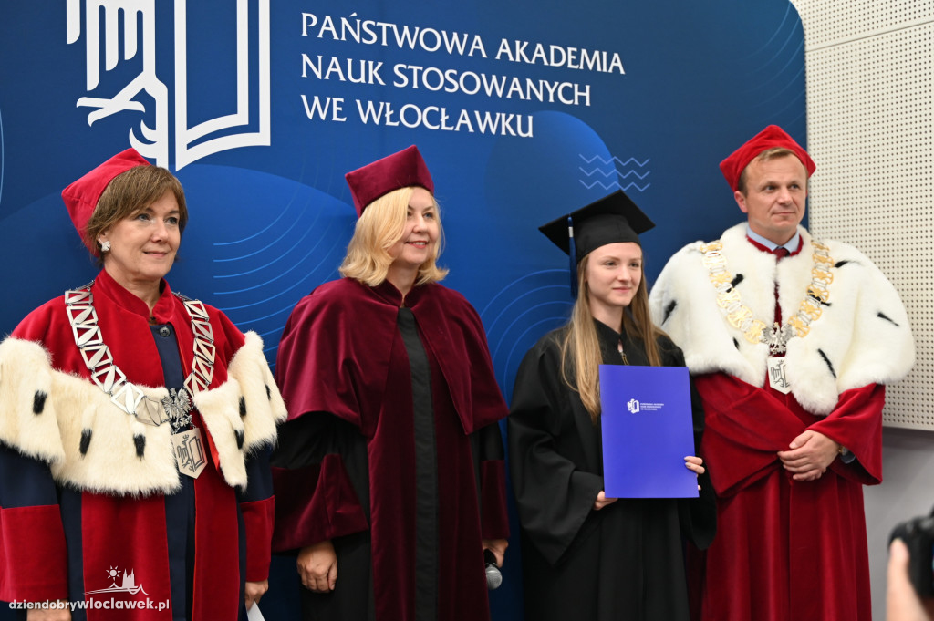 Uroczyste wręczenie dyplomów w PANS: godz. 17