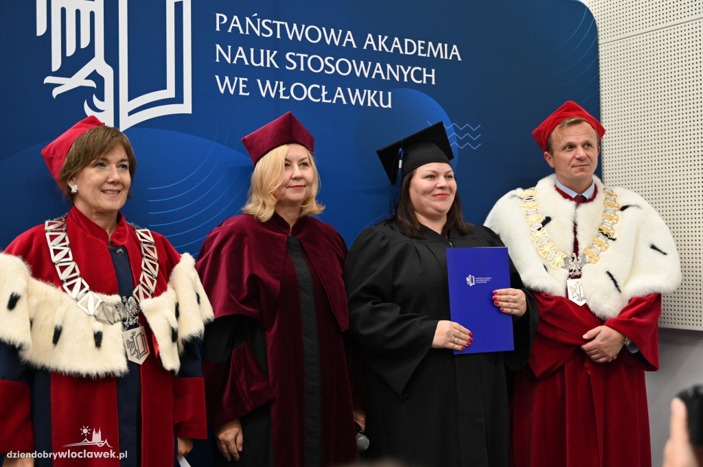 Uroczyste wręczenie dyplomów w PANS: godz. 17