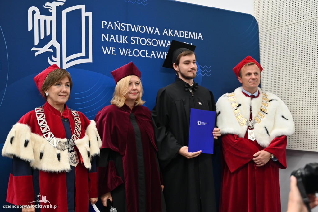 Uroczyste wręczenie dyplomów w PANS: godz. 17