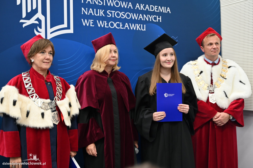 Uroczyste wręczenie dyplomów w PANS: godz. 17
