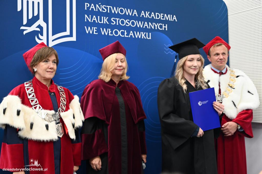 Uroczyste wręczenie dyplomów w PANS: godz. 17