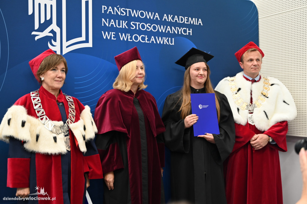 Uroczyste wręczenie dyplomów w PANS: godz. 17