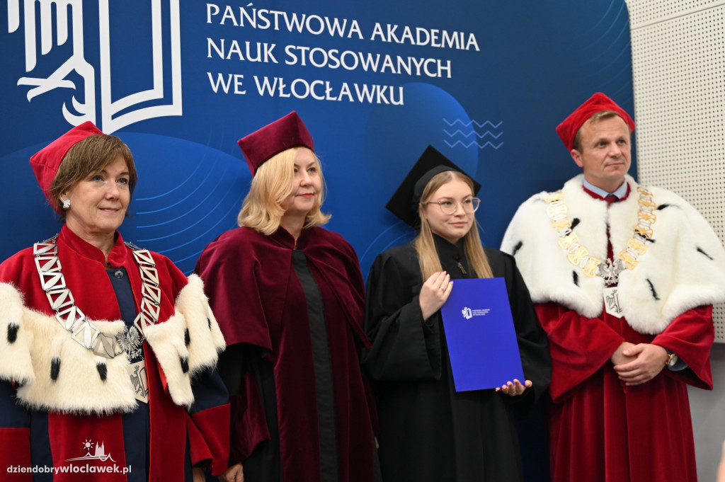 Uroczyste wręczenie dyplomów w PANS: godz. 17