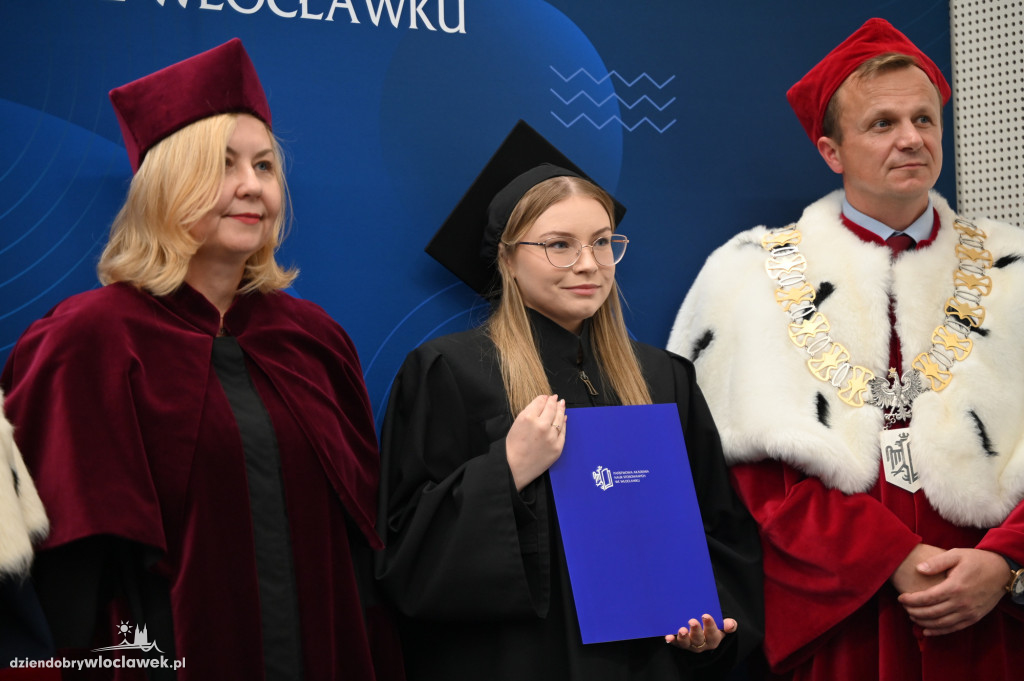 Uroczyste wręczenie dyplomów w PANS: godz. 17