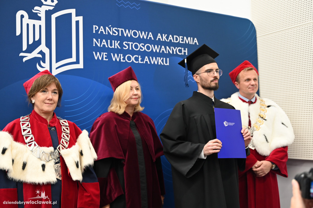 Uroczyste wręczenie dyplomów w PANS: godz. 17