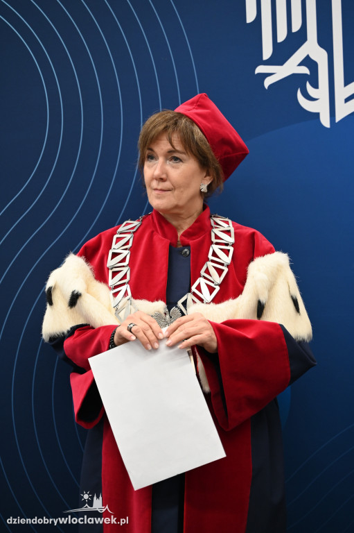 Uroczyste wręczenie dyplomów w PANS: godz. 17