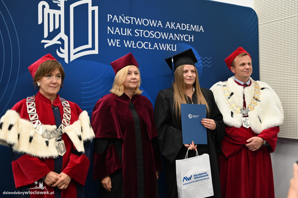 Uroczyste wręczenie dyplomów w PANS: godz. 17