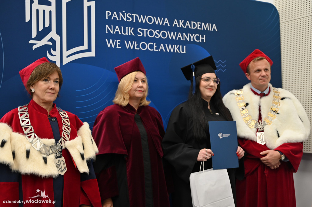 Uroczyste wręczenie dyplomów w PANS: godz. 17