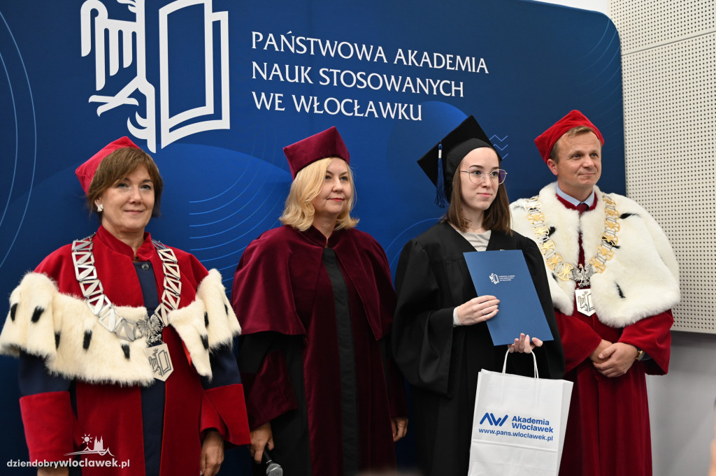 Uroczyste wręczenie dyplomów w PANS: godz. 17