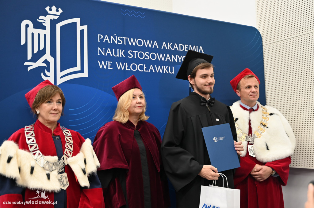Uroczyste wręczenie dyplomów w PANS: godz. 17