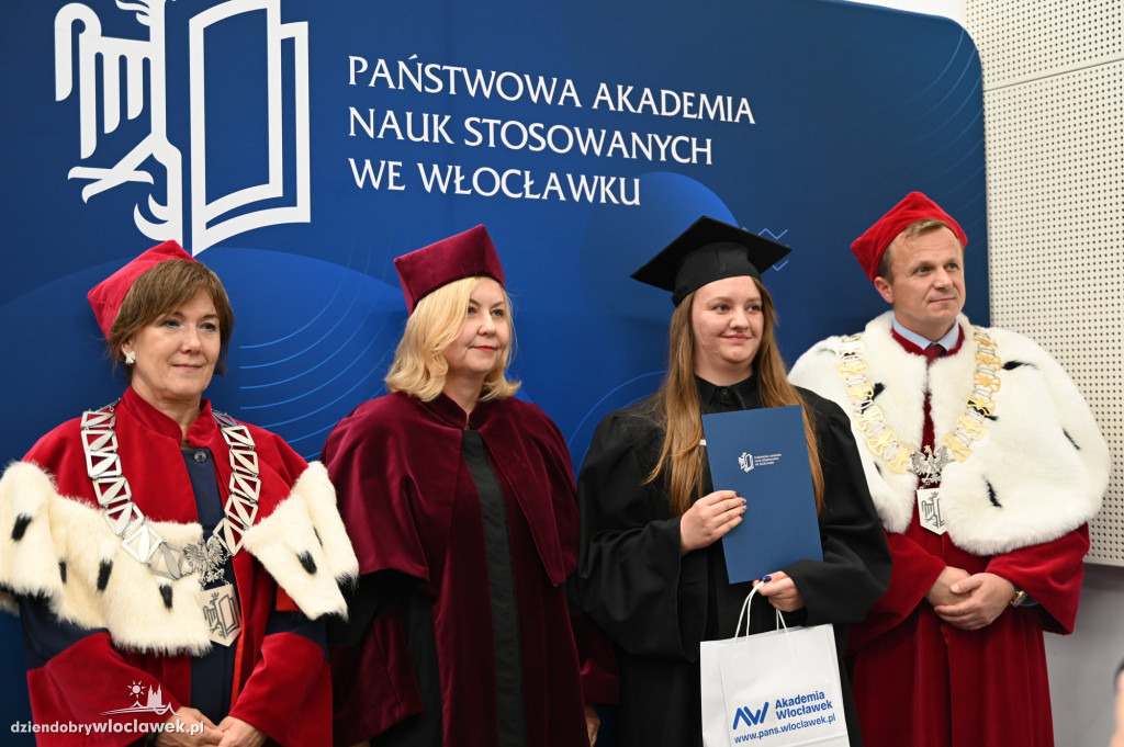 Uroczyste wręczenie dyplomów w PANS: godz. 17