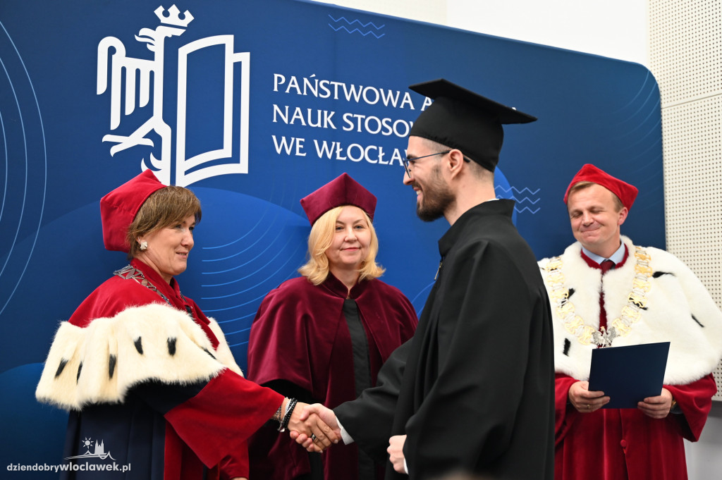 Uroczyste wręczenie dyplomów w PANS: godz. 17