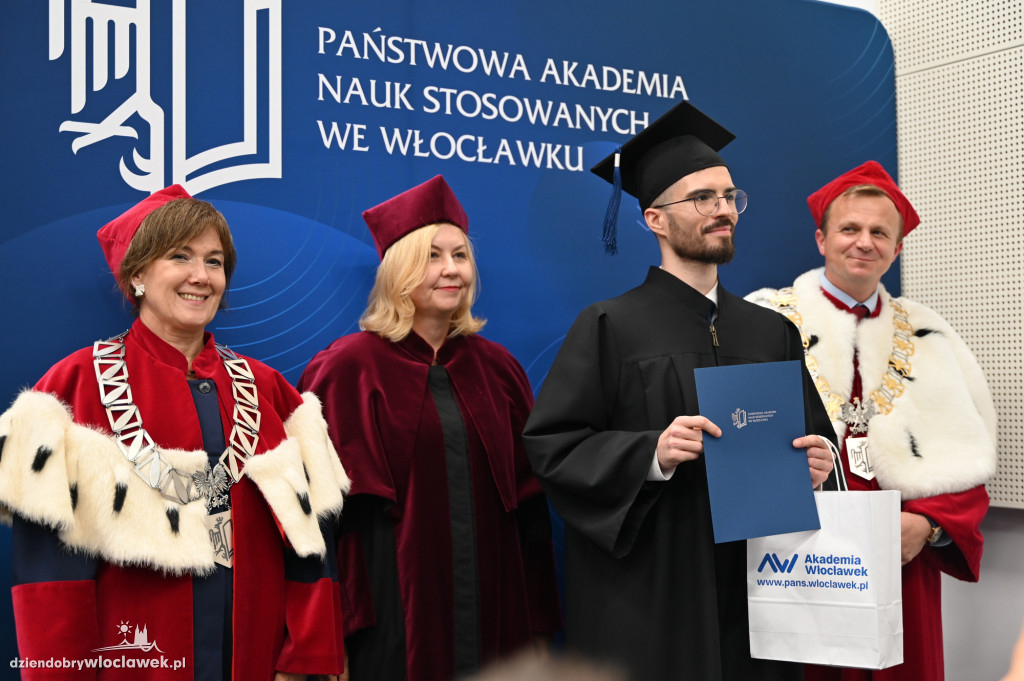 Uroczyste wręczenie dyplomów w PANS: godz. 17