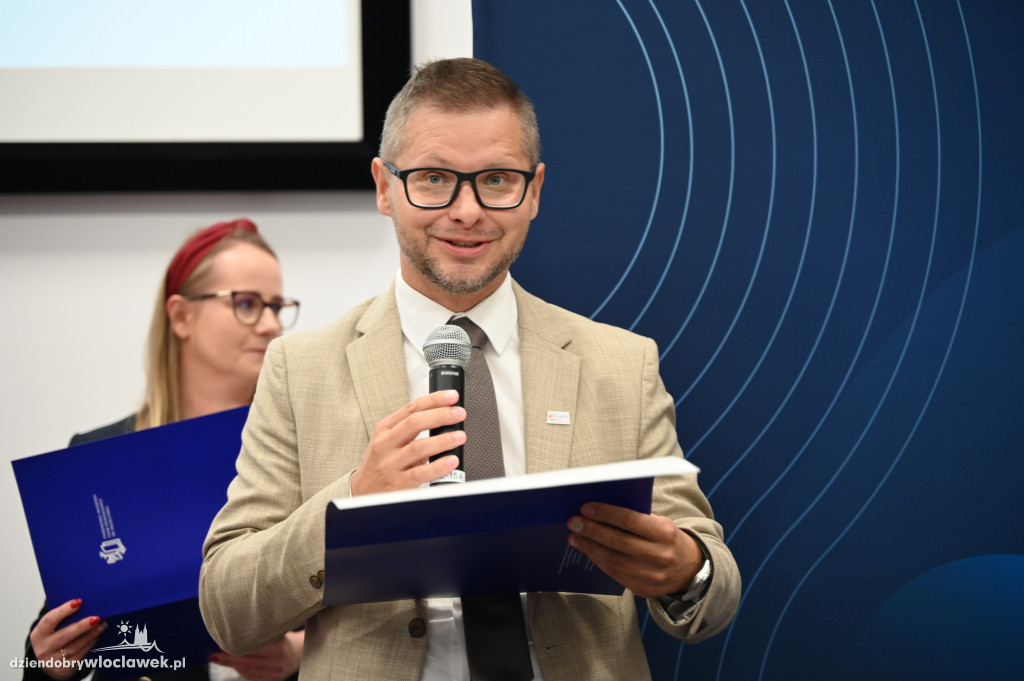 Uroczyste wręczenie dyplomów w PANS: godz. 17