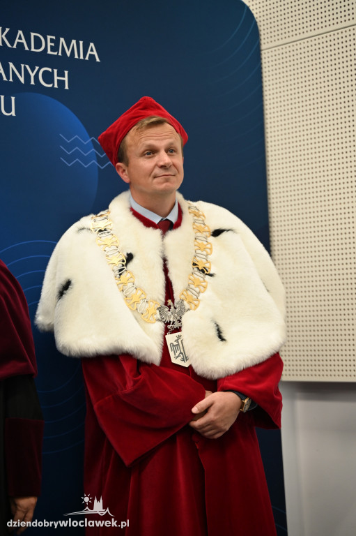 Uroczyste wręczenie dyplomów w PANS: godz. 17