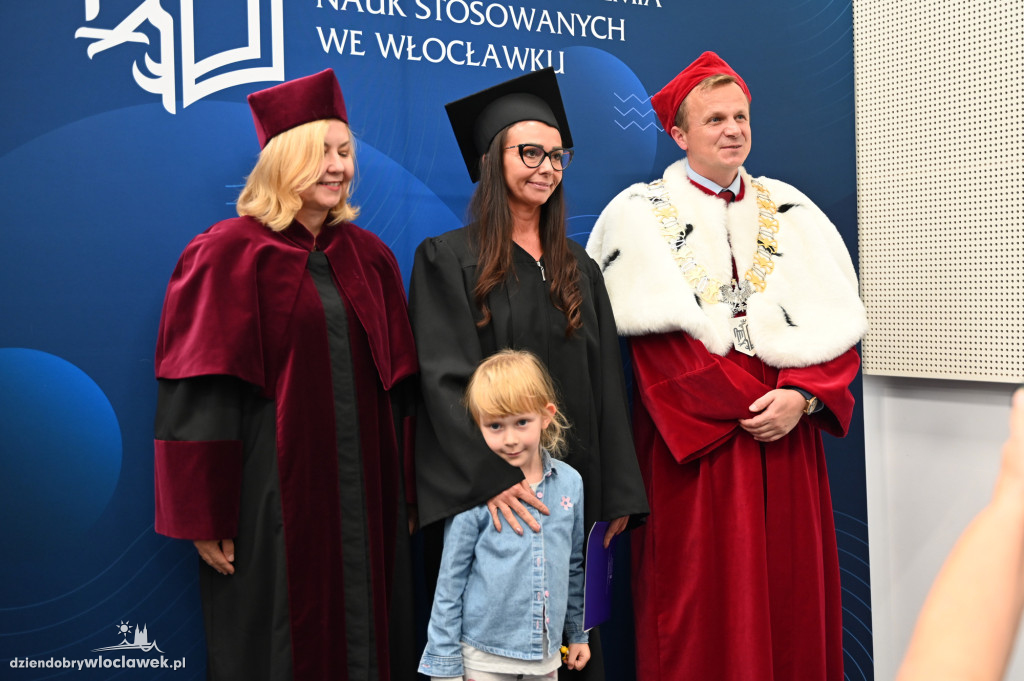 Uroczyste wręczenie dyplomów w PANS: godz. 17