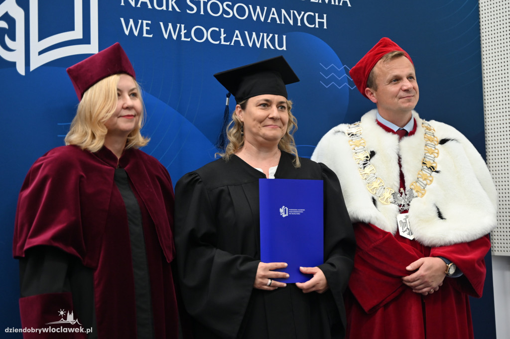 Uroczyste wręczenie dyplomów w PANS: godz. 17