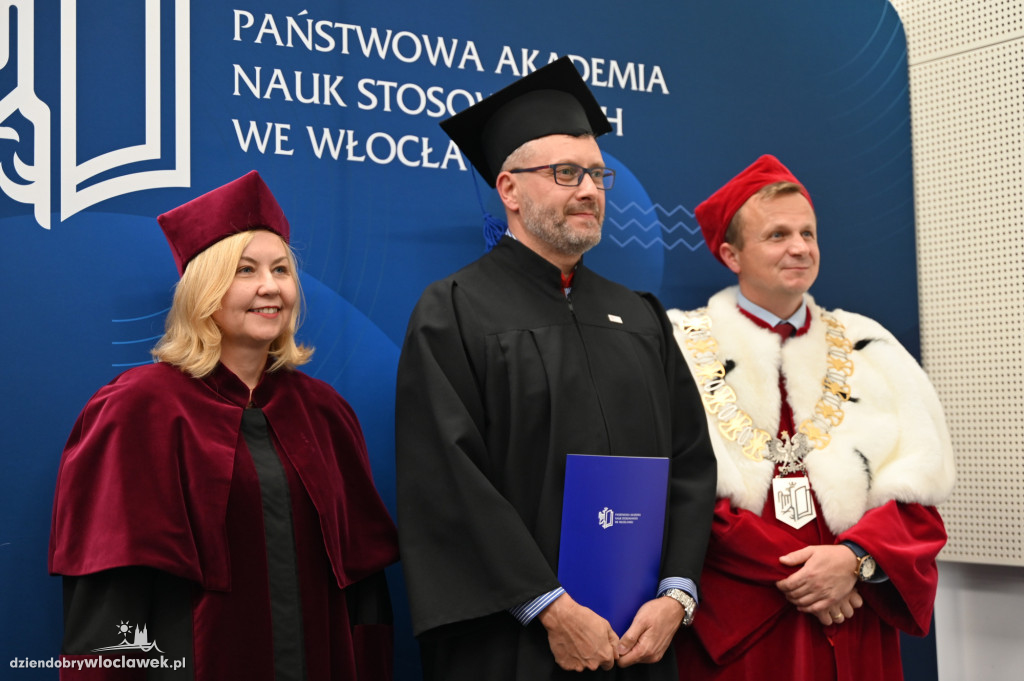 Uroczyste wręczenie dyplomów w PANS: godz. 17