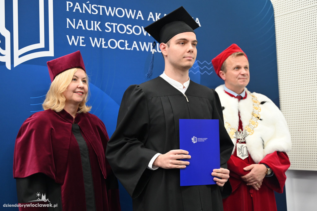 Uroczyste wręczenie dyplomów w PANS: godz. 17