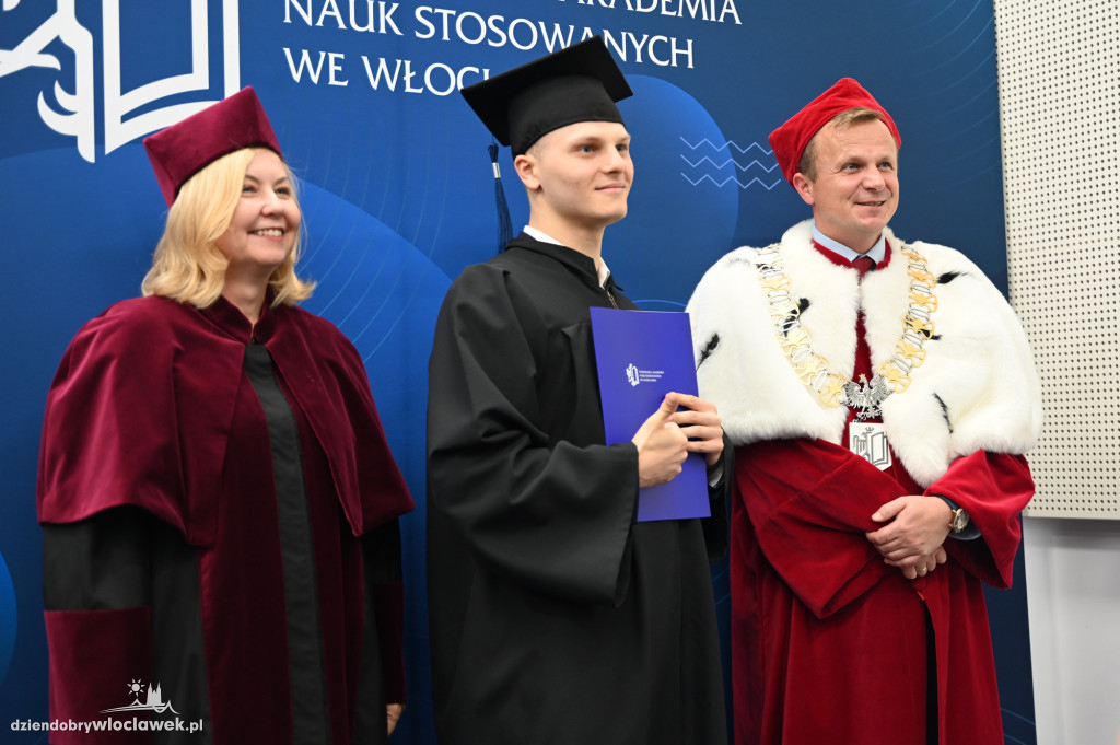 Uroczyste wręczenie dyplomów w PANS: godz. 17