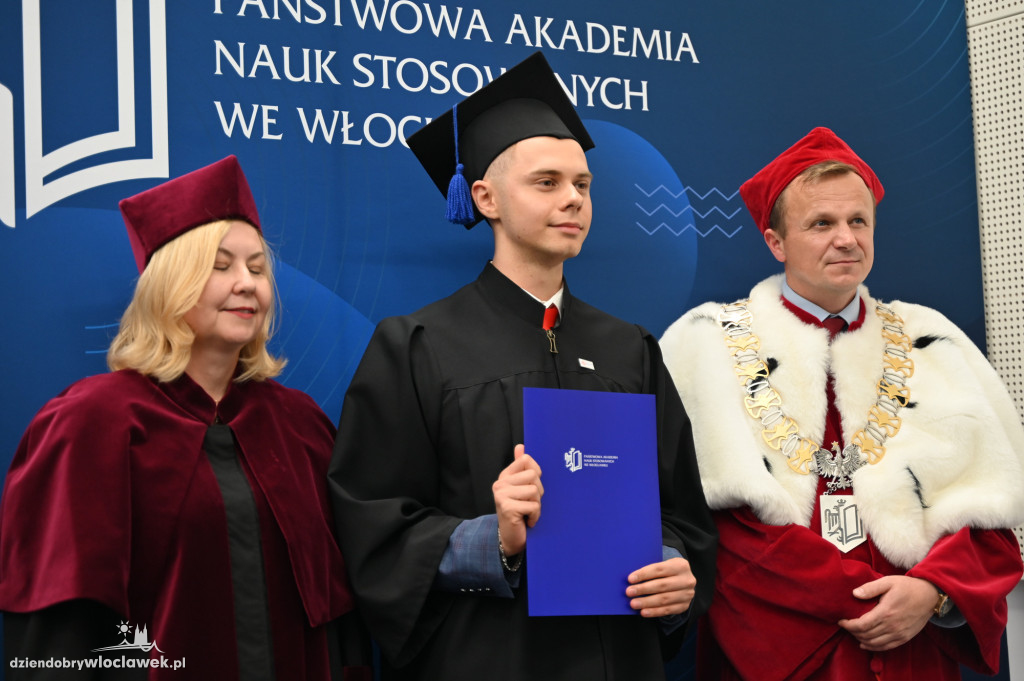 Uroczyste wręczenie dyplomów w PANS: godz. 17