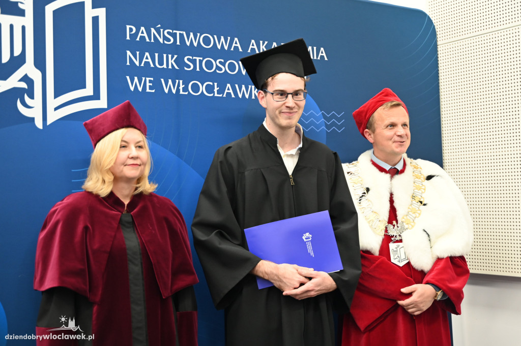 Uroczyste wręczenie dyplomów w PANS: godz. 17