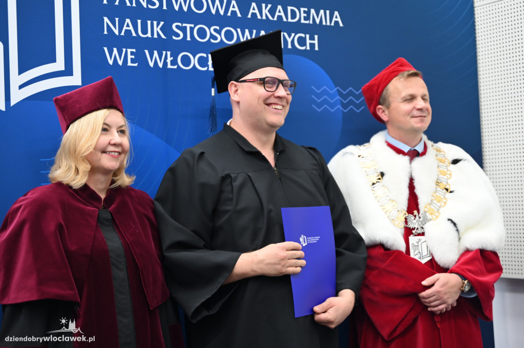 Uroczyste wręczenie dyplomów w PANS: godz. 17