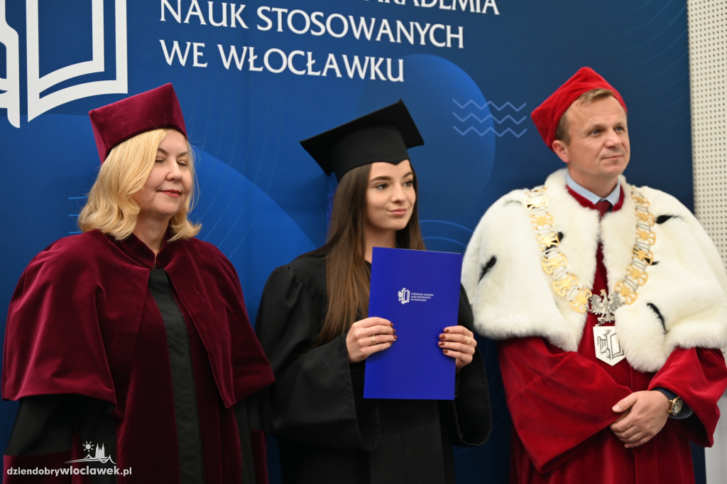 Uroczyste wręczenie dyplomów w PANS: godz. 17