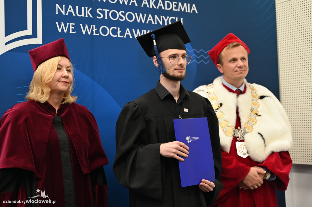 Uroczyste wręczenie dyplomów w PANS: godz. 17