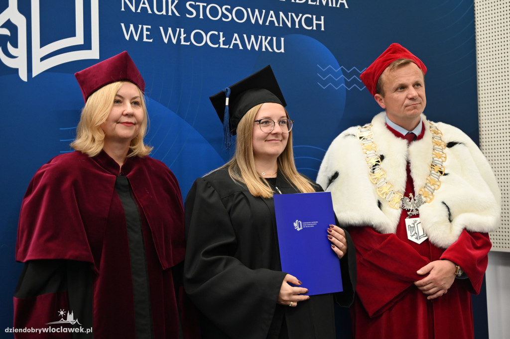 Uroczyste wręczenie dyplomów w PANS: godz. 17