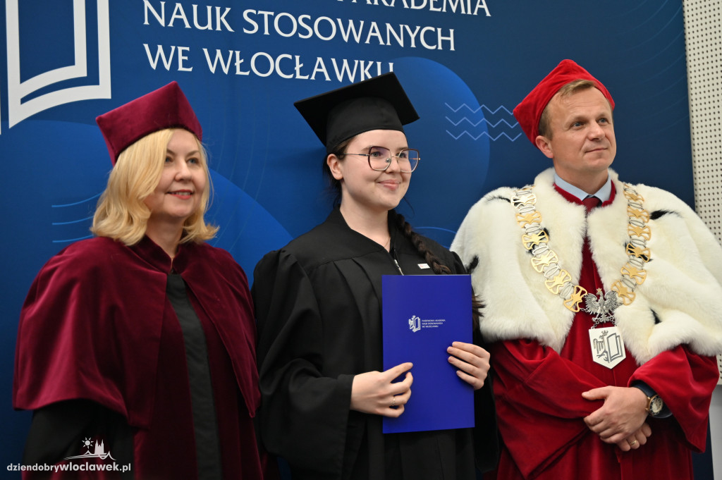 Uroczyste wręczenie dyplomów w PANS: godz. 17