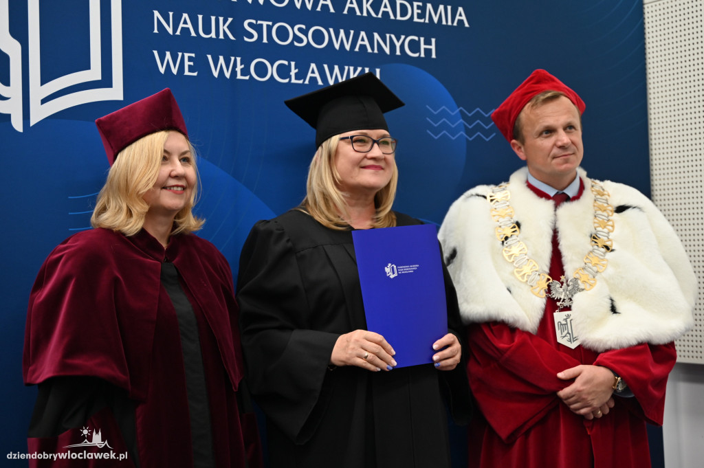 Uroczyste wręczenie dyplomów w PANS: godz. 17
