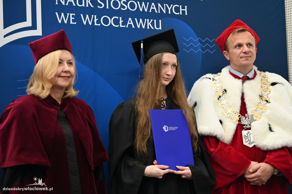 Uroczyste wręczenie dyplomów w PANS: godz. 17