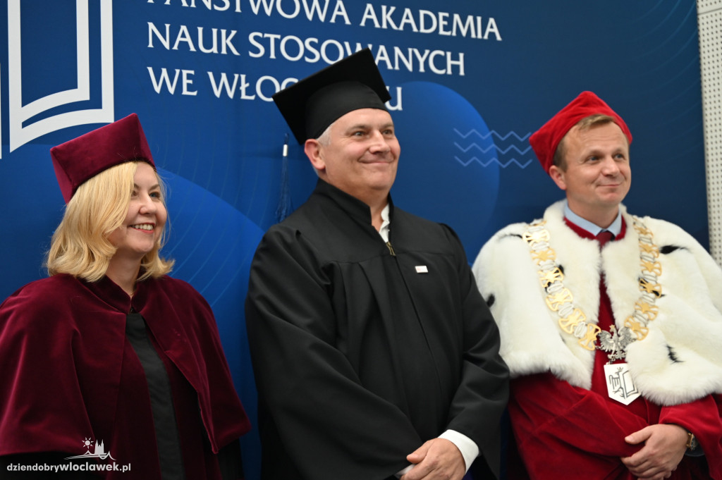 Uroczyste wręczenie dyplomów w PANS: godz. 17