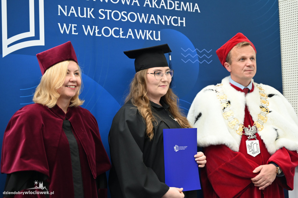 Uroczyste wręczenie dyplomów w PANS: godz. 17