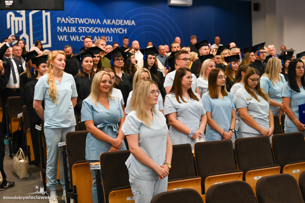 Wręczenie dyplomów na PANS: pielęgniarstwo