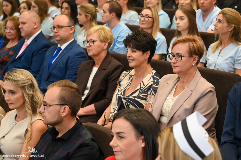 Wręczenie dyplomów na PANS: pielęgniarstwo
