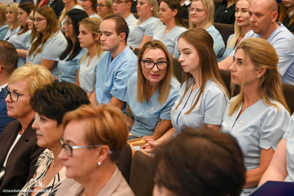 Wręczenie dyplomów na PANS: pielęgniarstwo