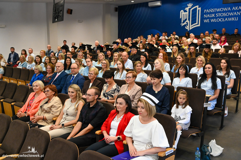 Wręczenie dyplomów na PANS: pielęgniarstwo