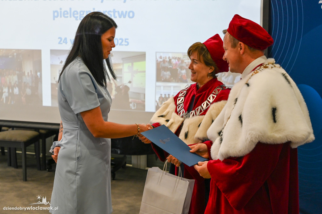 Wręczenie dyplomów na PANS: pielęgniarstwo