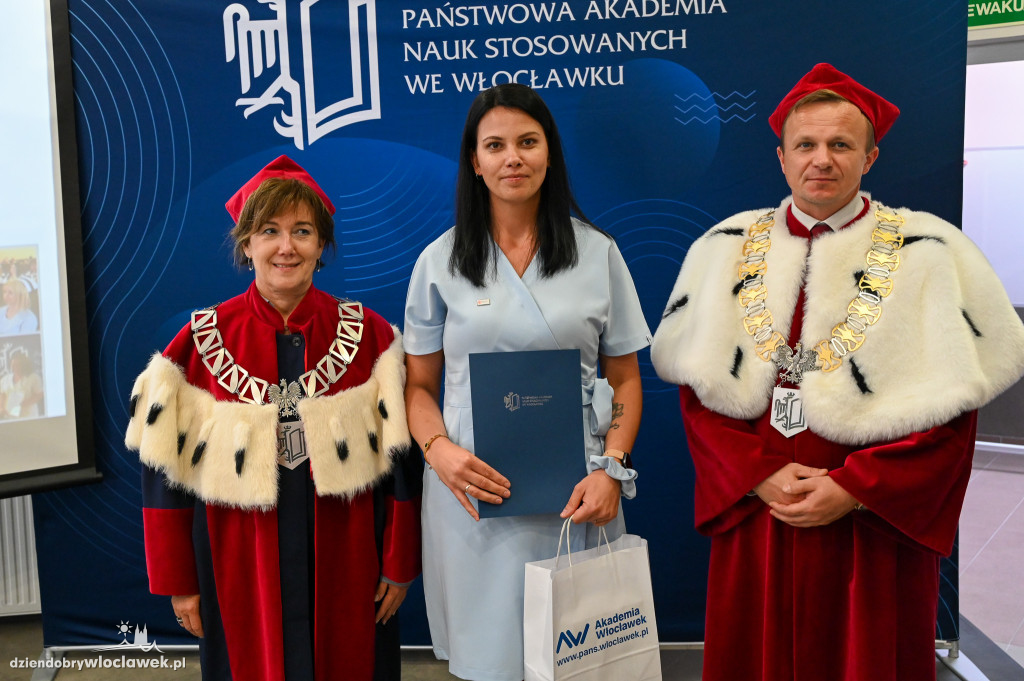 Wręczenie dyplomów na PANS: pielęgniarstwo