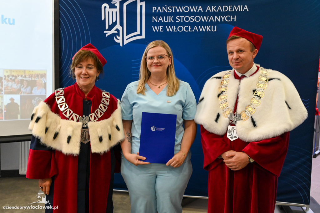 Wręczenie dyplomów na PANS: pielęgniarstwo