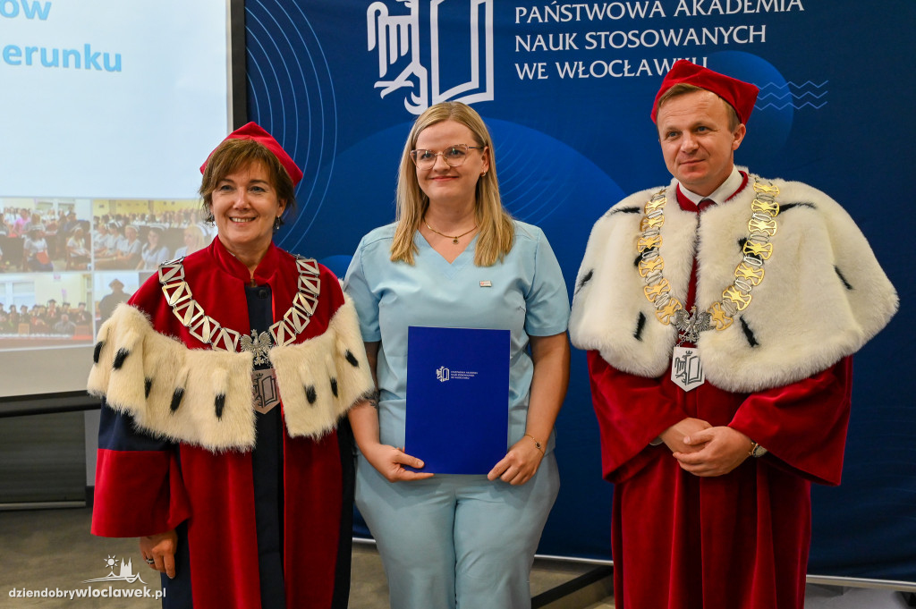 Wręczenie dyplomów na PANS: pielęgniarstwo