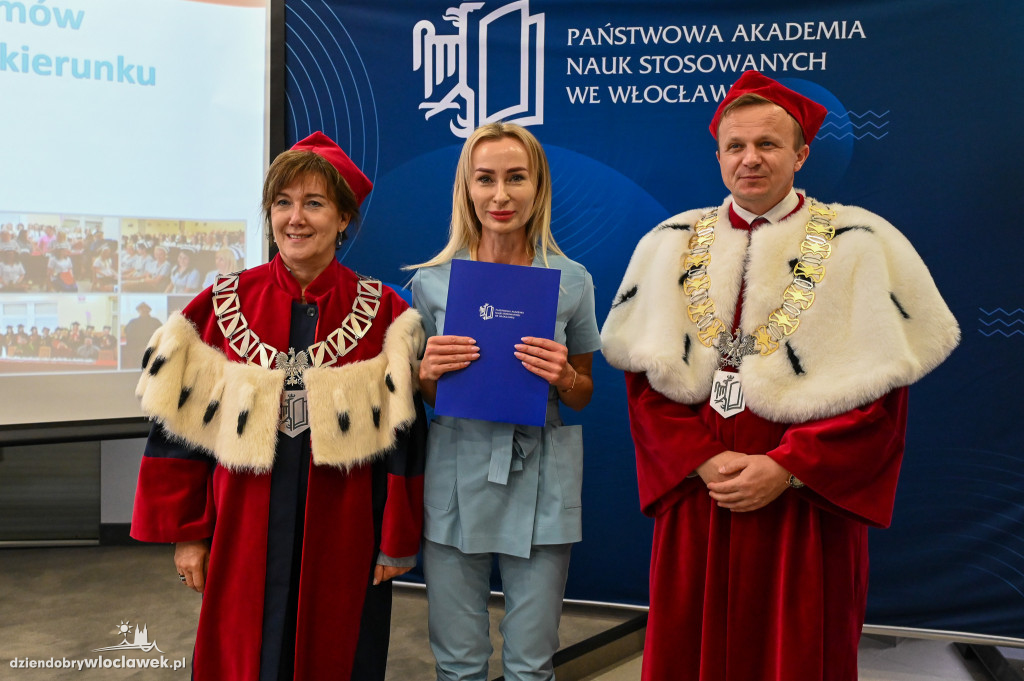 Wręczenie dyplomów na PANS: pielęgniarstwo