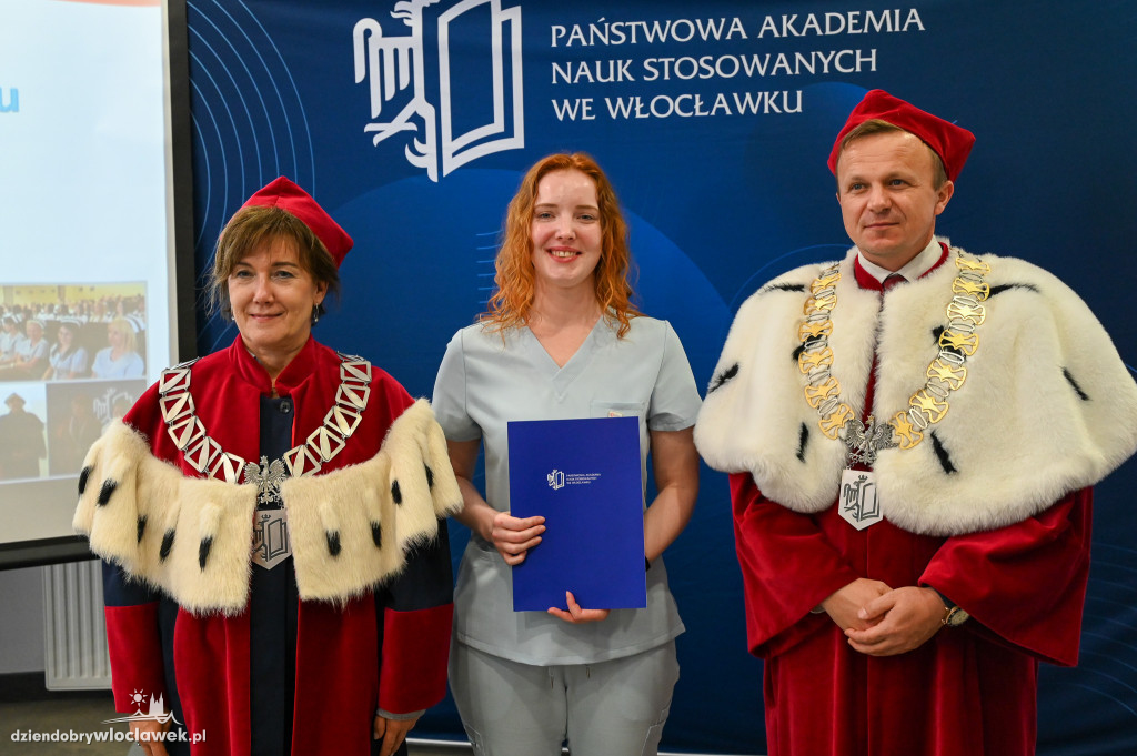Wręczenie dyplomów na PANS: pielęgniarstwo